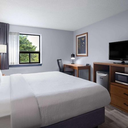 Travelodge By Wyndham Barrie Dış mekan fotoğraf
