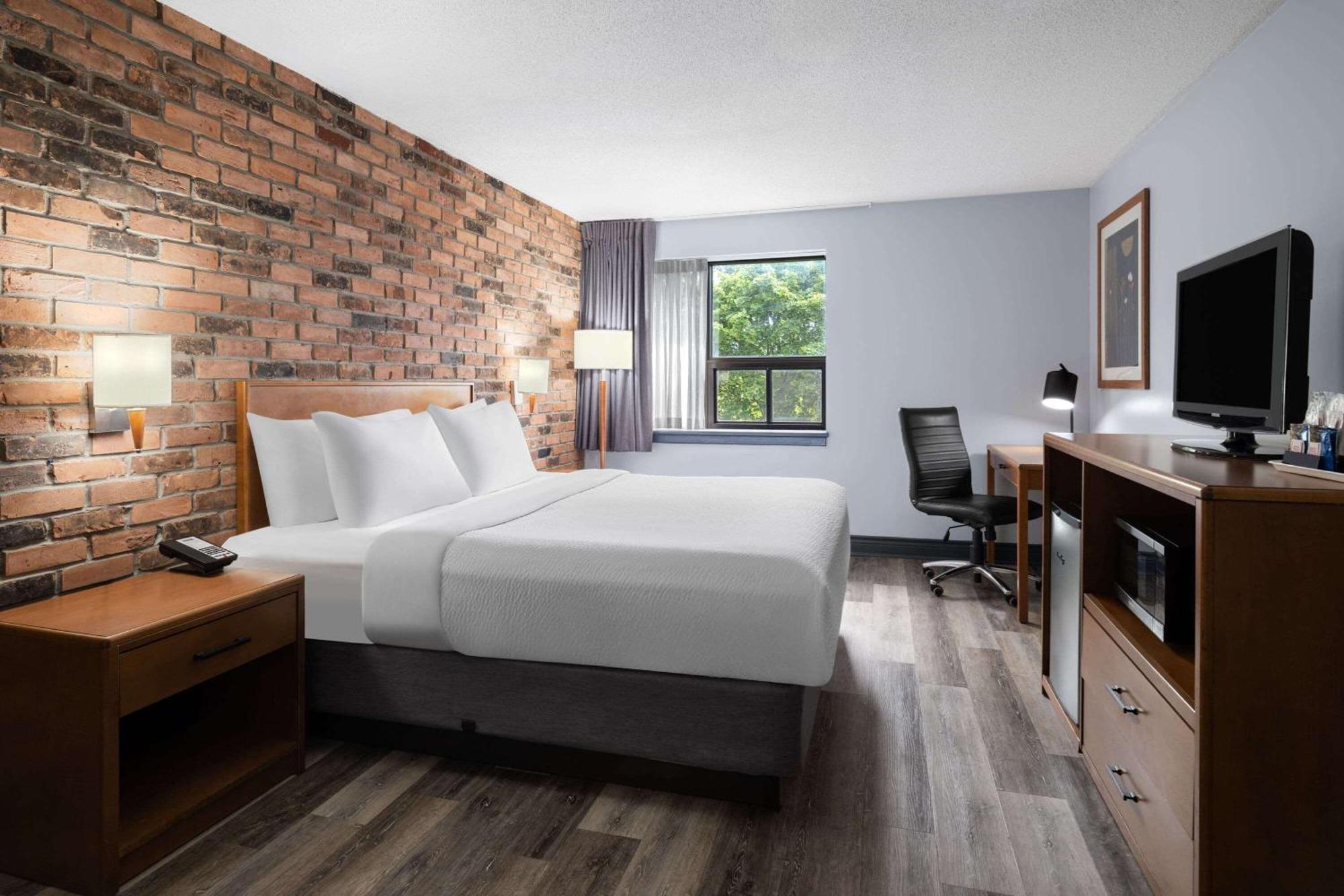 Travelodge By Wyndham Barrie Dış mekan fotoğraf